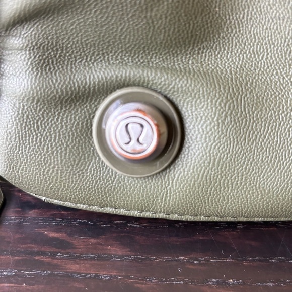 Lululemon green urban sanctuary bag shoulder tote - Picture 14 of 15